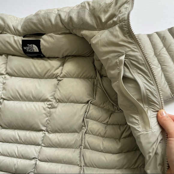 The North Face Padded 550 Fill Women’s Jacket, Size Medium - Picture 7 of 8